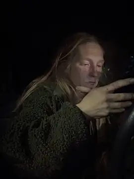 Snapshot of GoldenFlameGoddess chatting on 11/26/25, 03:29 GoldenFlameGoddess online show from 11/26/25, 03:29