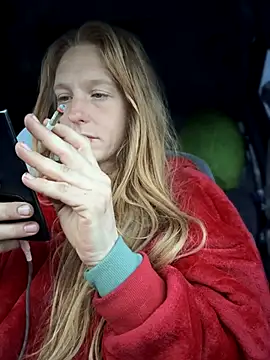 Snapshot of GoldenFlameGoddess chatting on 12/04/25, 03:10 GoldenFlameGoddess online show from 12/04/25, 03:10