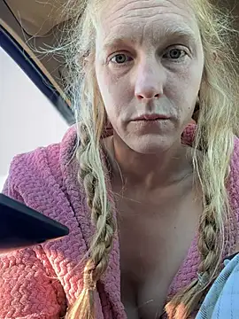 GoldenFlameGoddess online show from 07/28/26, 03:21