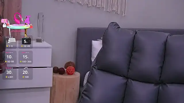 Molly Jons online show from 11/26/25, 01:06