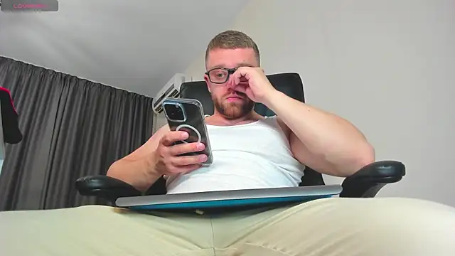 Findom guy online show from 12/16/25, 03:17