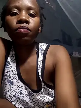 Snapshot of Queentesi chatting on 02/02/25, 12:02 Queentesi online show from 02/02/25, 12:02