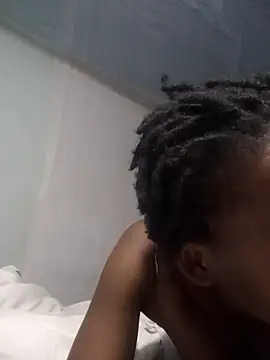 Snapshot of Queentesi chatting on 02/25/25, 05:58 Queentesi online show from 02/25/25, 05:58