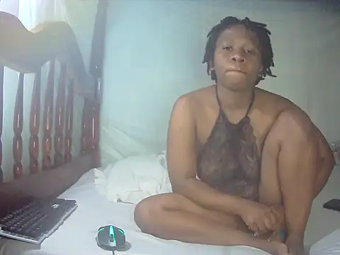 Snapshot of Queentesi chatting on 09/16/25, 10:05 Queentesi online show from 09/16/25, 10:05