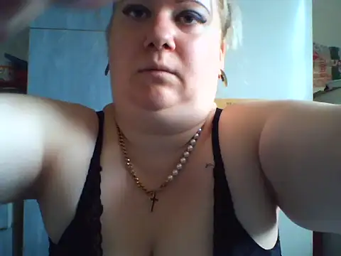 Snapshot of D_Marinna chatting on 09/16/25, 09:10 D Marinna online show from 09/16/25, 09:10