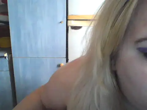 Snapshot of D_Marinna chatting on 12/15/25, 09:35 D Marinna online show from 12/15/25, 09:35