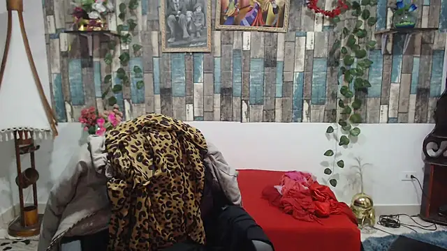 Snapshot of KarimaSarabe chatting on 10/06/25, 09:01 KarimaSarabe online show from 10/06/25, 09:01