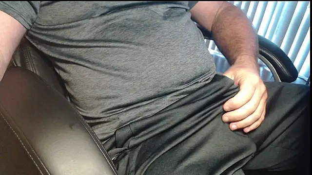 Snapshot of jdcfnmhard chatting on 02/24/25, 04:04 jdcfnmhard online show from 02/24/25, 04:04