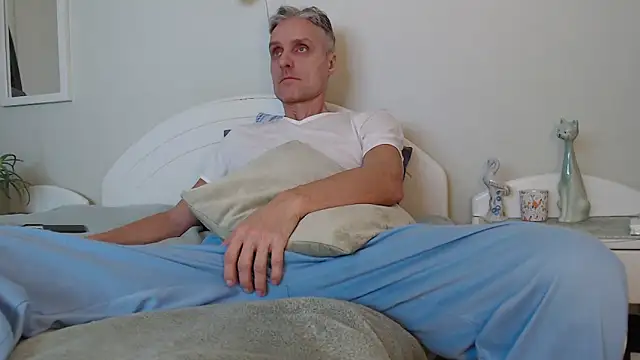 Snapshot of StrongBill chatting on 01/12/25, 02:19 StrongBill online show from 01/12/25, 02:19