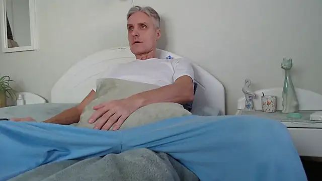 Snapshot of StrongBill chatting on 01/18/25, 02:23 StrongBill online show from 01/18/25, 02:23