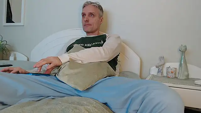 Snapshot of StrongBill chatting on 01/26/25, 02:52 StrongBill online show from 01/26/25, 02:52