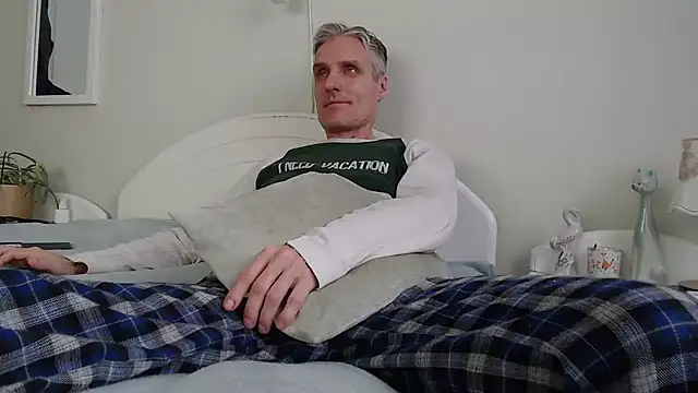 Snapshot of StrongBill chatting on 02/02/25, 07:41 StrongBill online show from 02/02/25, 07:41