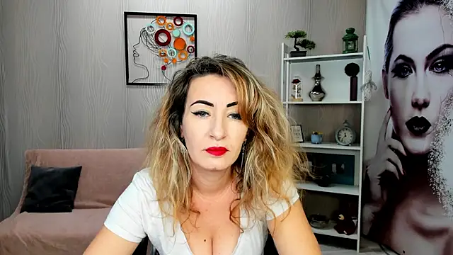 Cassandra Hotty online show from 12/06/24, 08:59