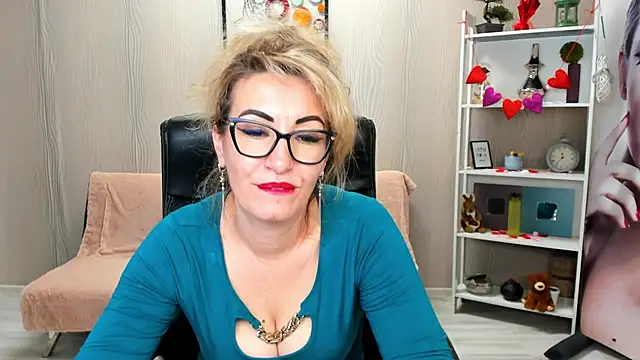 Cassandra Hotty online show from 02/14/25, 07:38