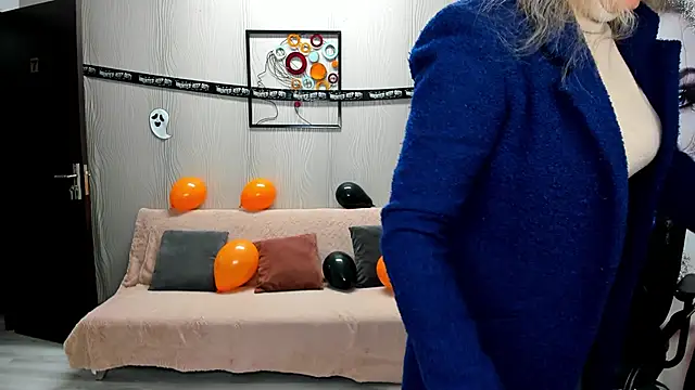 Cassandra Hotty online show from 10/28/25, 04:05