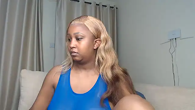 Snapshot of NIKKIE_LOVE chatting on 10/13/25, 01:16 NIKKIE LOVE online show from 10/13/25, 01:16