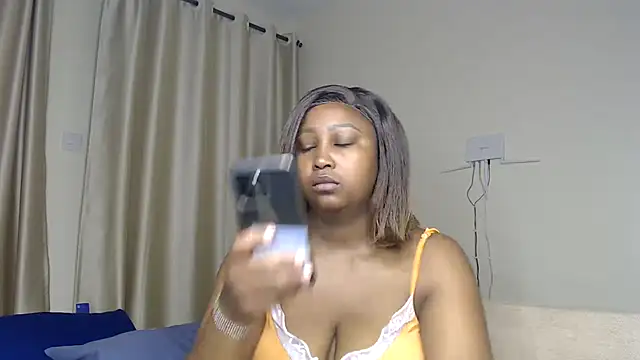 Snapshot of NIKKIE_LOVE chatting on 10/15/25, 01:17 NIKKIE LOVE online show from 10/15/25, 01:17