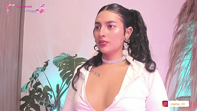 Snapshot of Anngel_1 chatting on 09/24/25, 04:21 Anngel 1 online show from 09/24/25, 04:21