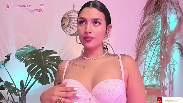 Snapshot of Anngel_1 chatting on 10/12/25, 03:33 Anngel 1 online show from 10/12/25, 03:33