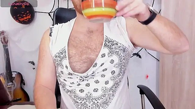 Snapshot of michacosio chatting on 11/02/25, 04:26 michacosio online show from 11/02/25, 04:26