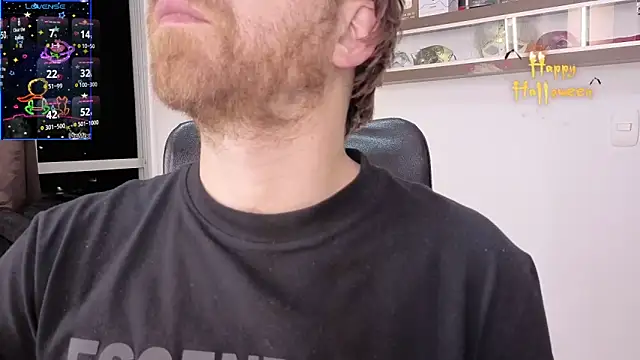 Snapshot of michacosio chatting on 11/09/25, 02:43 michacosio online show from 11/09/25, 02:43