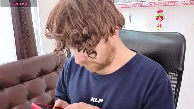 Snapshot of michacosio chatting on 11/13/25, 05:56 michacosio online show from 11/13/25, 05:56