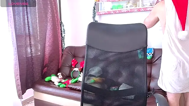 Snapshot of michacosio chatting on 12/01/25, 02:22 michacosio online show from 12/01/25, 02:22