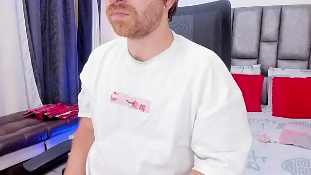 Snapshot of michacosio chatting on 12/02/25, 04:40 michacosio online show from 12/02/25, 04:40