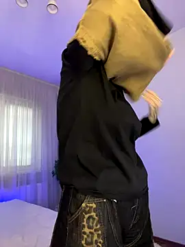  Chlo  e online show from 09/20/25, 12:39