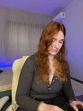 Snapshot of _Chlo__e chatting on 11/08/25, 12:38 Chlo e online show from 11/08/25, 12:38