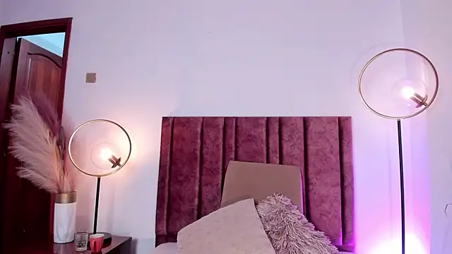 Nina Cavaali online show from 12/05/24, 06:22