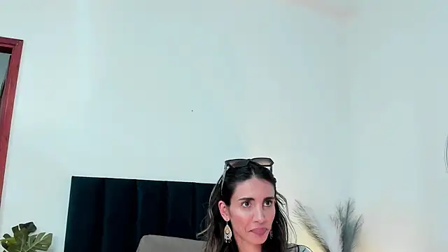 Nina Cavaali online show from 02/05/25, 06:15