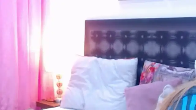 sandra 20 online show from 11/22/25, 10:47