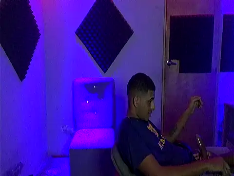 Snapshot of jess2020 chatting on 11/22/25, 01:48 jess2020 online show from 11/22/25, 01:48