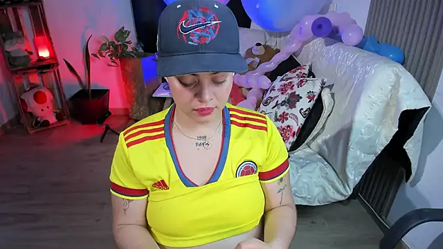 Cuttiealice online show from 01/17/25, 01:25