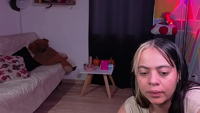 Snapshot of Cuttiealice chatting on 11/09/25, 11:41 Cuttiealice online show from 11/09/25, 11:41