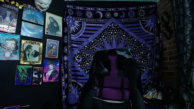 Snapshot of Yourmadame_P chatting on 09/24/25, 10:57 Yourmadame P online show from 09/24/25, 10:57