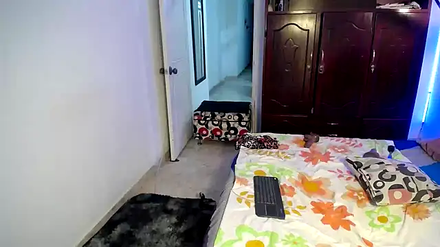 ivonne  hott1 online show from 01/17/25, 11:51