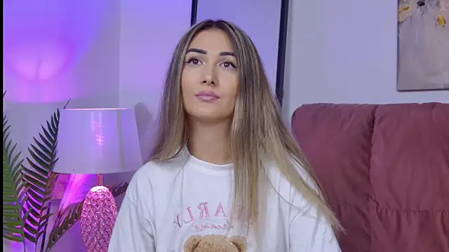 NicolLopeze online show from 10/03/25, 12:46