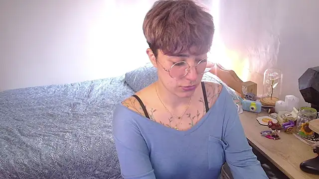 Liil cat online show from 12/12/24, 03:59