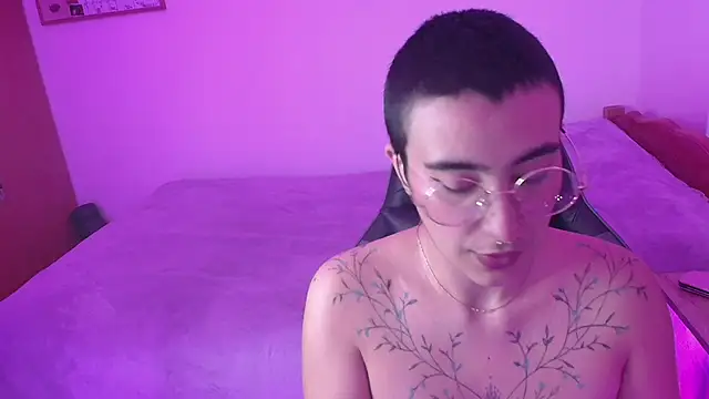 Liil cat online show from 03/13/25, 10:57