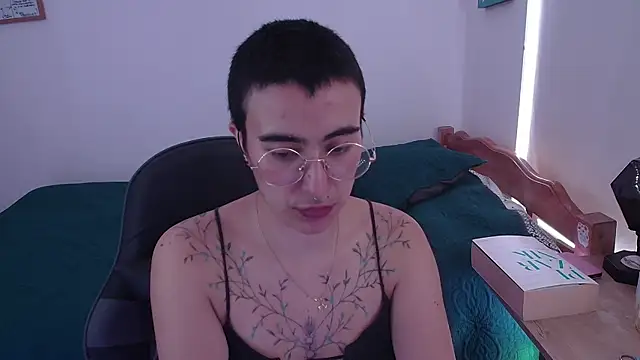 Liil cat online show from 03/20/25, 02:32