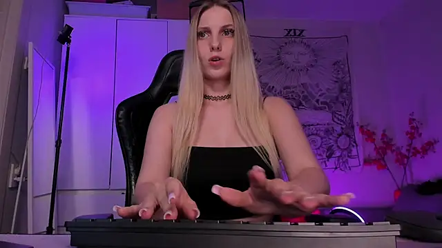 Anna Fink online show from 07/31/26, 08:30