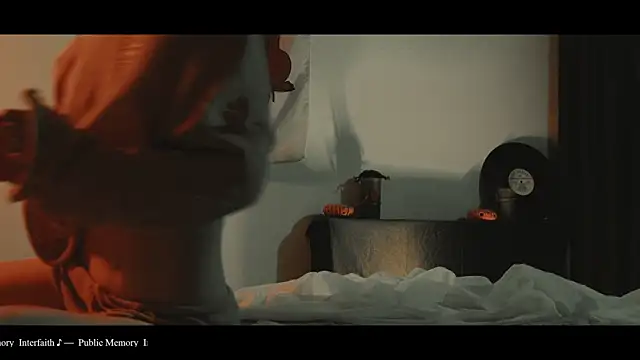 Snapshot of WebCora chatting on 10/19/25, 06:41 WebCora online show from 10/19/25, 06:41