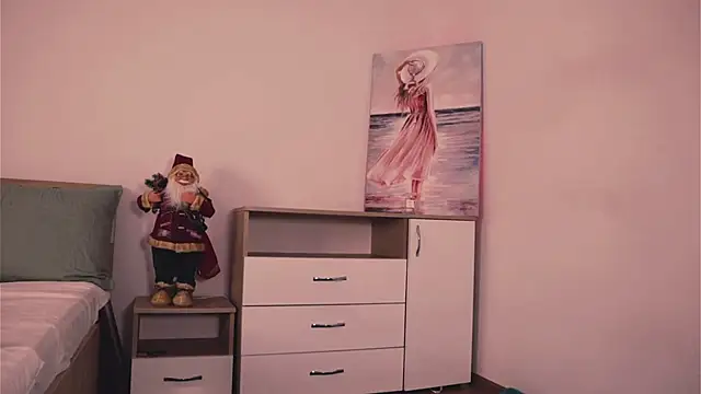 Snapshot of Misslullu chatting on 12/04/25, 02:37 Misslullu online show from 12/04/25, 02:37