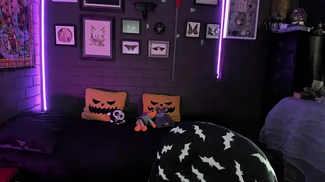 insania 9999  online show from 10/30/25, 05:35