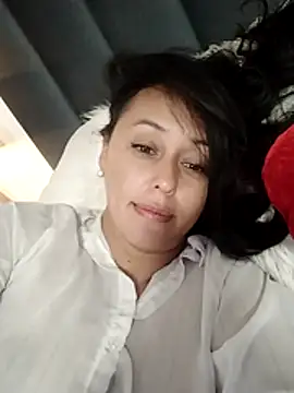 Snapshot of SaharaGarcia__ chatting on 06/19/26, 10:46 SaharaGarcia online show from 06/19/26, 10:46