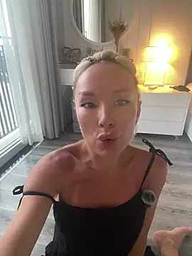 WhiteBunny online show from 06/10/26, 10:58