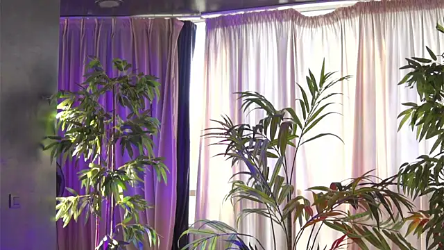 Snapshot of HotSkinnyX chatting on 09/21/25, 06:15 HotSkinnyX online show from 09/21/25, 06:15