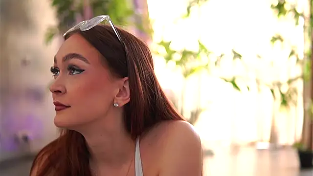 Snapshot of HotSkinnyX chatting on 10/23/25, 08:24 HotSkinnyX online show from 10/23/25, 08:24